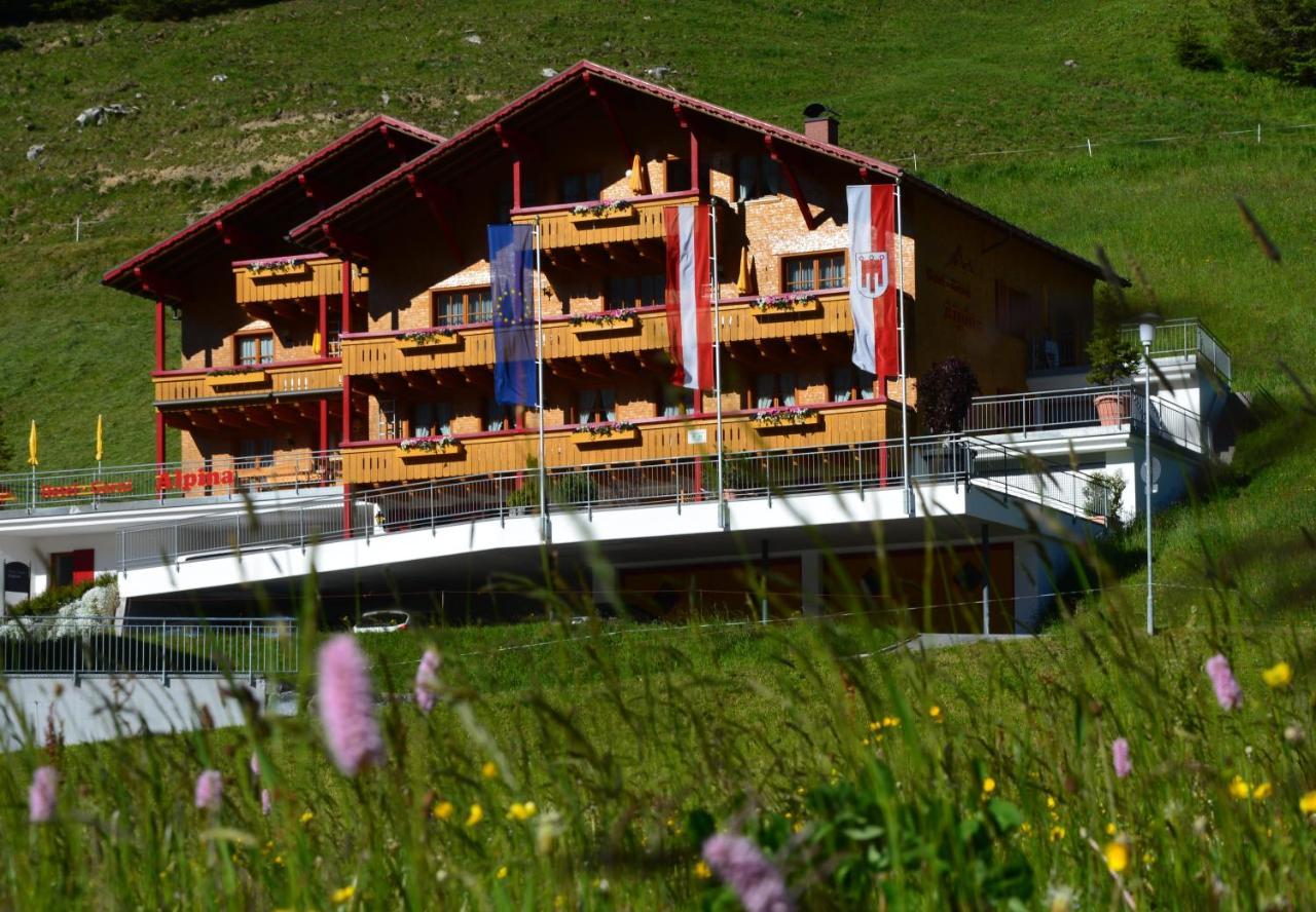 دامولس Hotel Garni Alpina المظهر الخارجي الصورة